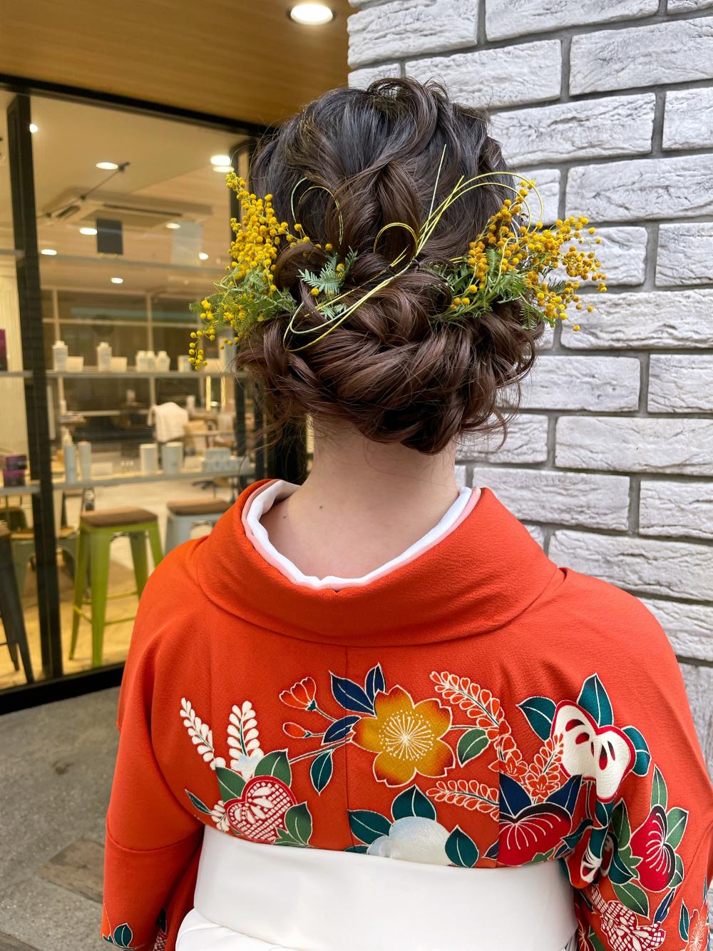 【kana】卒業式　生花のミモザを使った柔らかヘアセット